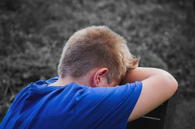 What are the signs and symptoms of insomnia in children?