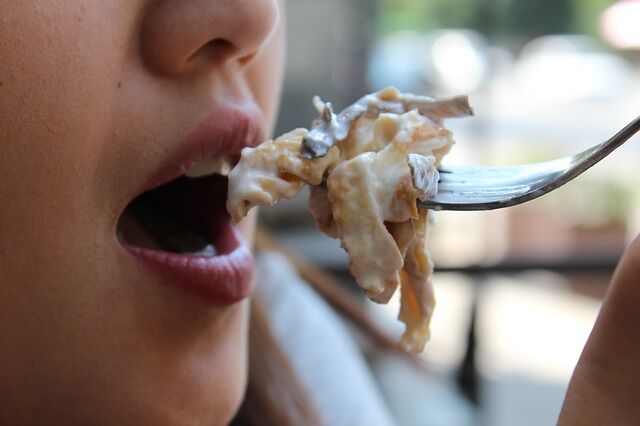 Did you know that there are some foods that we eat that do not mix together? Here are some of them