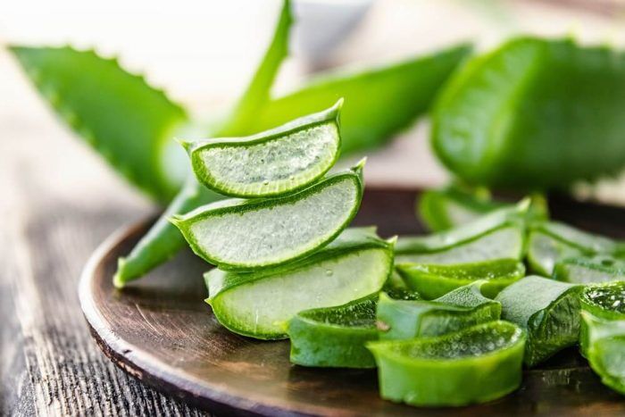 What happens when you apply this natural gel to the skin?