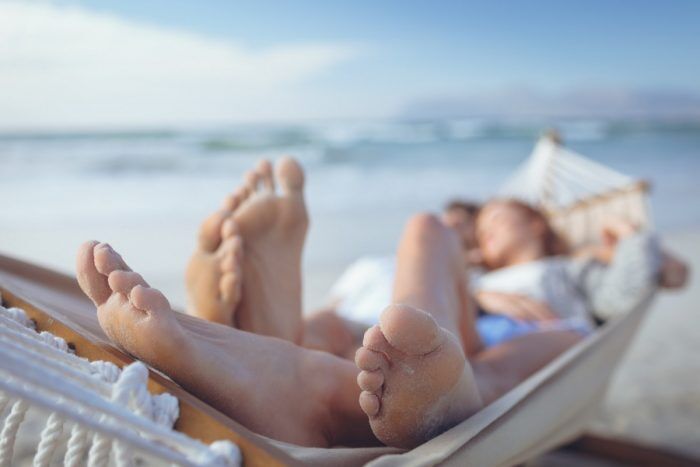 Looking for natural ways to remove cracked feet? Know these tips