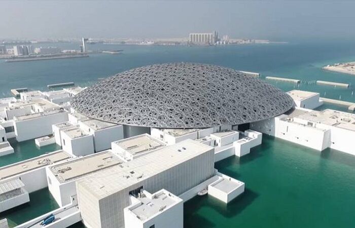 Decorate your evening by visiting this floating museum at Abu Dhabi