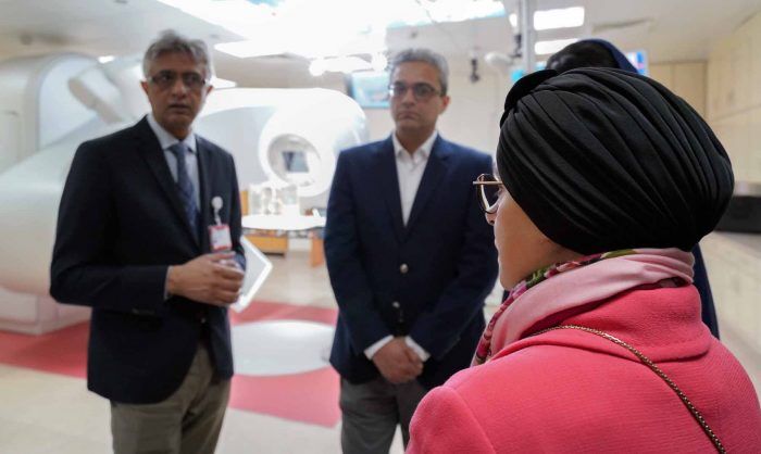 At a cost of 4.4 million dirhams, Jawaher Al-Qasimi directed to equip two operating rooms at a cancer hospital in Peshawar, Pakistan