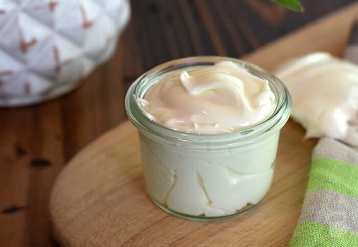 Moisturizing lotion for the skin with only 3 ingredients