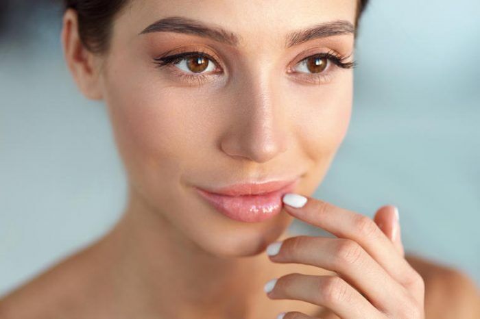 Natural ways to treat chapped lips in winter