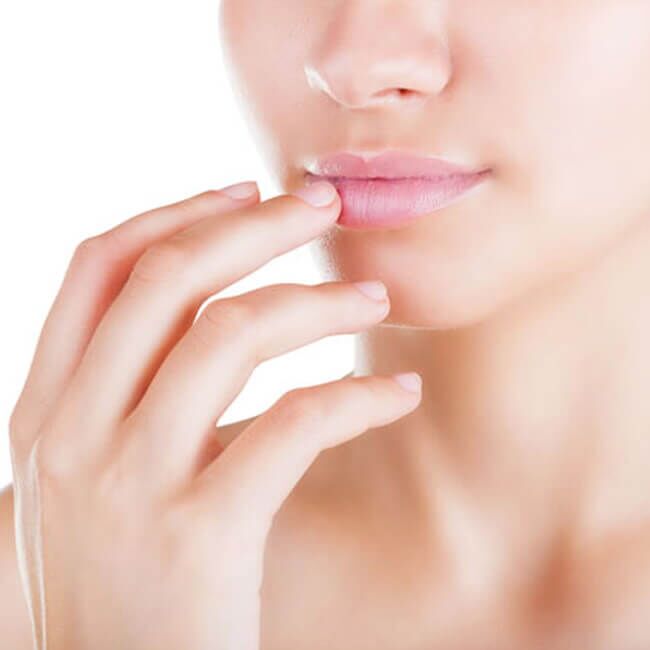3 natural ways to treat chapped lips in winter