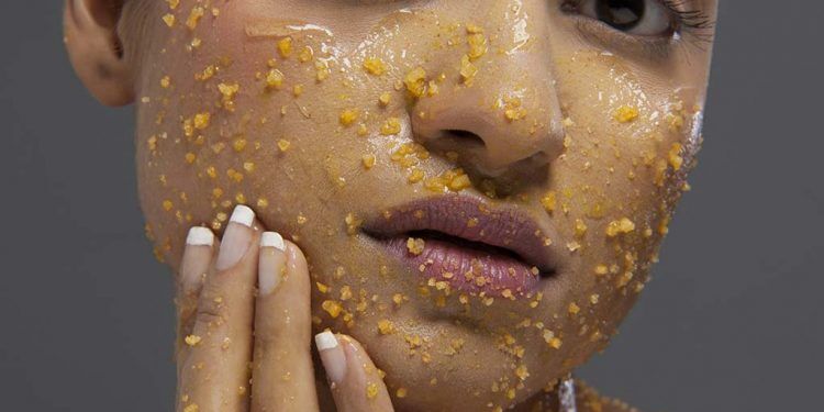 Scrub of 6 ingredients to treat oily skin