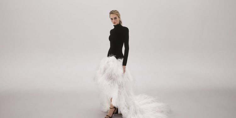 High-end dramatic pieces by Oscar de la Renta