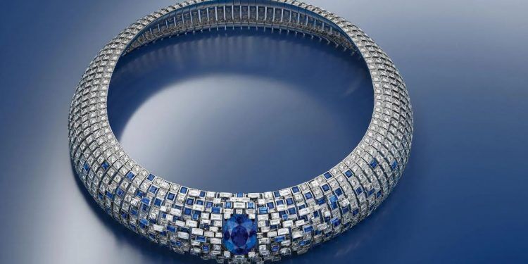 Louis Vuitton and a special display of the most important jewelry