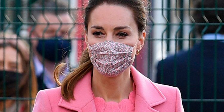 Kate Middleton chic feminine block in pink