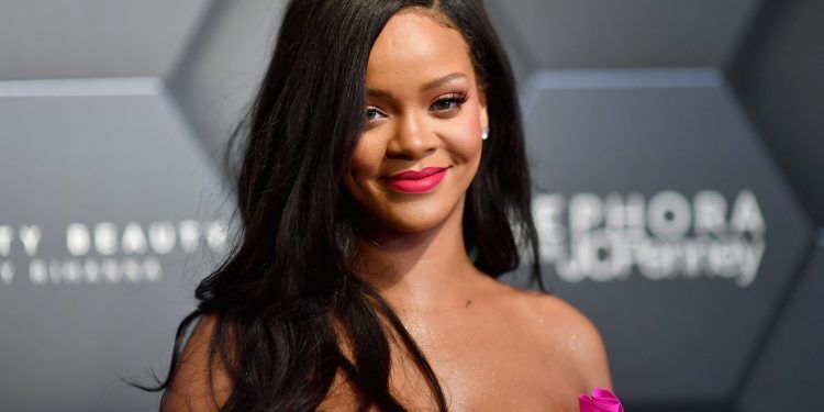 Rihanna now officially a billionaire