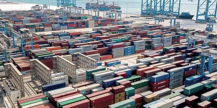 UAE’s non-oil foreign trade rises to more than AED1 trillion in H1, 2022