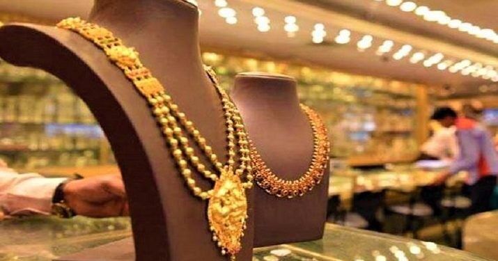 Why do Indians like to buy gold in Dubai compared to India
